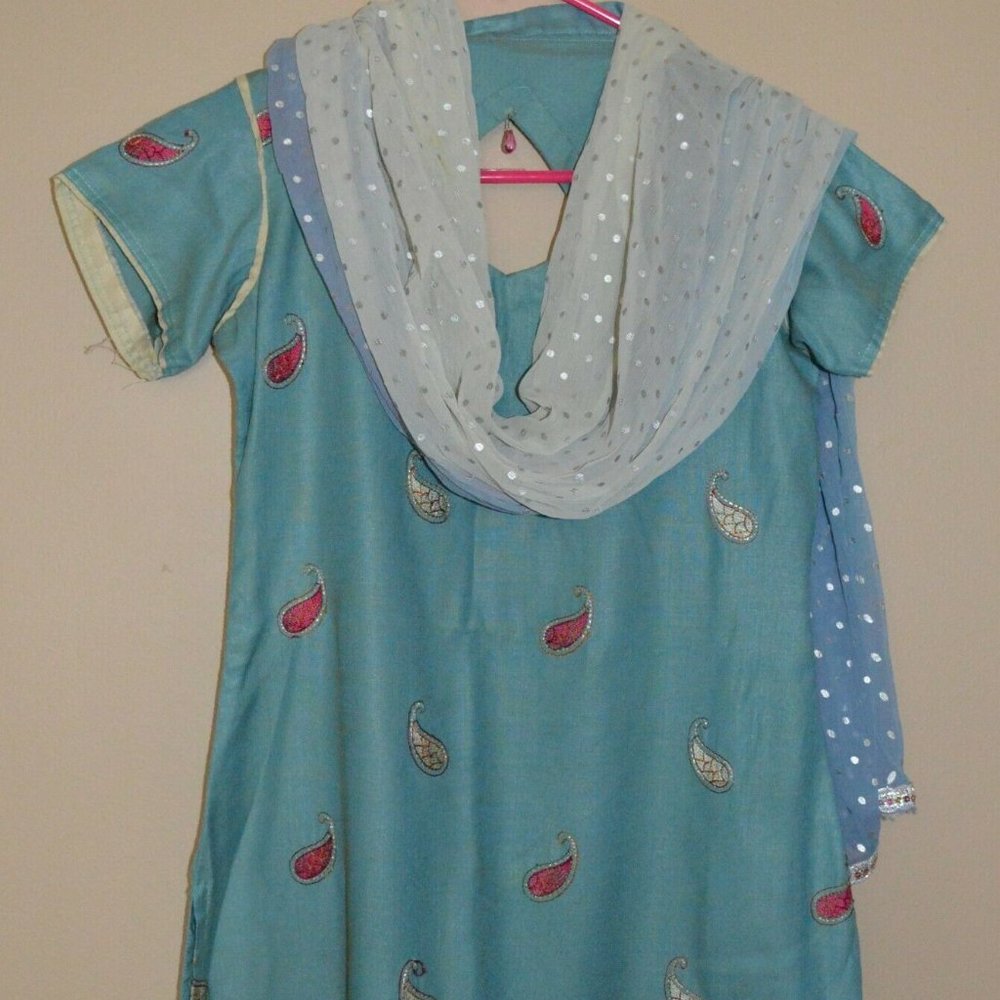 *** PRETTY STITCHED BLUE SALWAR KAMEEZ SIZE S + FREE Gift***